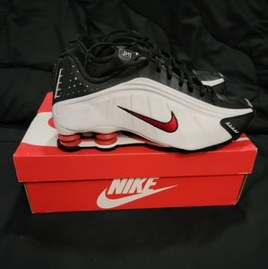 Nike Shox R4